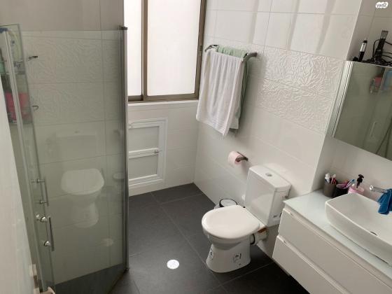 אחד העם 15 (מערב)