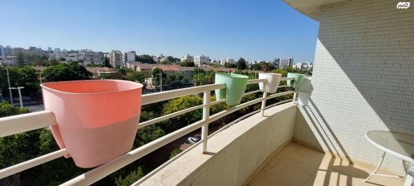 שירת אסתר 2 (נווה גן)