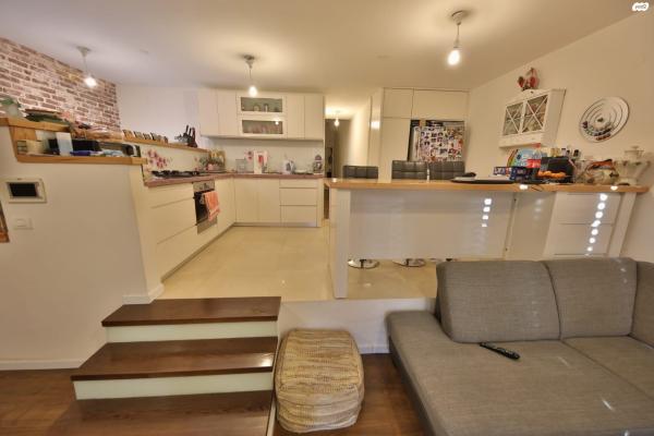 ברק 8 (מוצקין הותיקה)