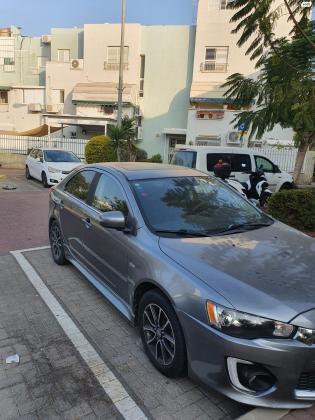 מיצובישי לנסר ספורטבק (2016)