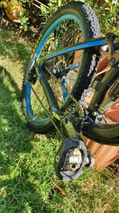 אופני קרבון, שיכוך מלא, צמיגים