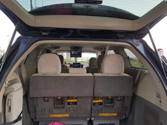 טויוטה סיינה (2011)