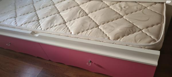 לרציניים בלבד! מיטת אפיריון, מעוצבת