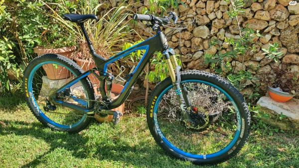 אופני קרבון, שיכוך מלא, צמיגים