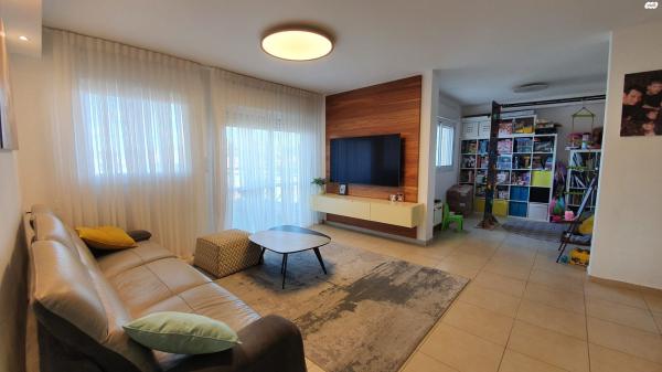 הר הצופים 7 (רחובות ההולנדית)