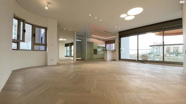 מיכאל נאמן 14 (חוף הצוק)