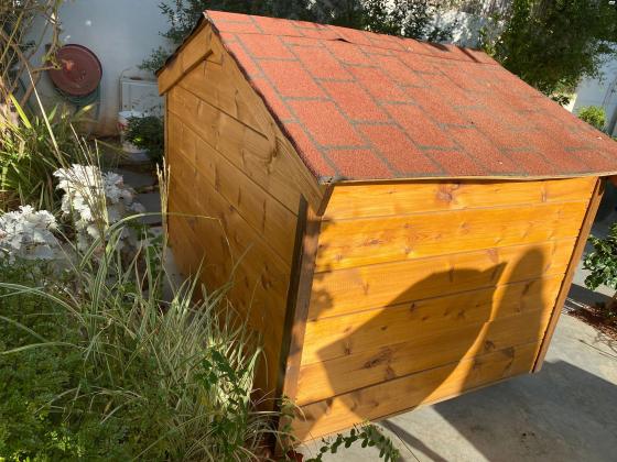 מלונה גדולה לכלב גדול בעבודת