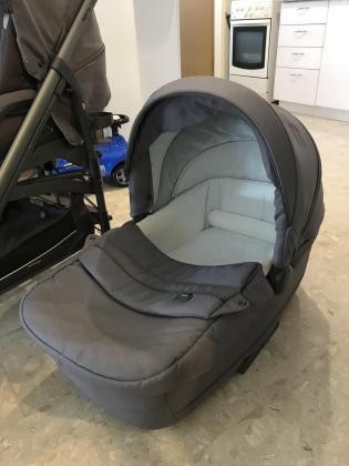 עגלת אינגלזינה 2018 שמורה ונקייה