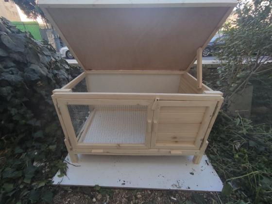 כלוב לארנבים לגינה מעץ מלא