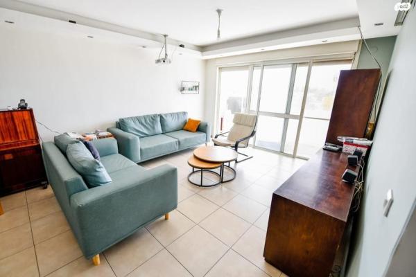 הרב חנזין 4 (יוספטל)