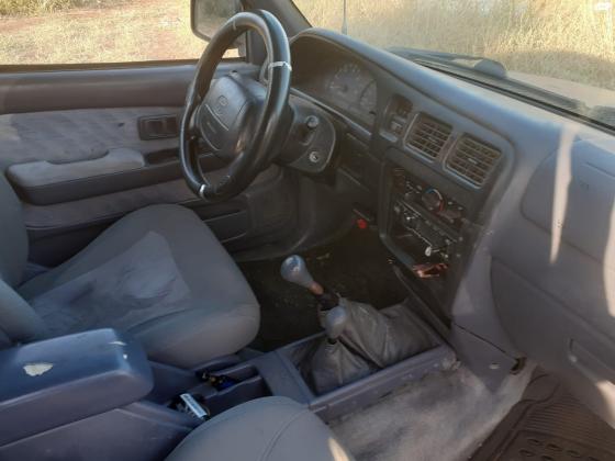 טויוטה היילקס 4X4 (2000)