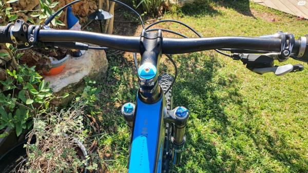 אופני קרבון, שיכוך מלא, צמיגים