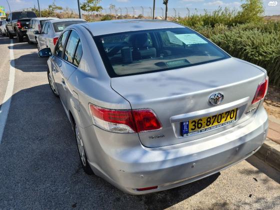 טויוטה אוונסיס (2010)