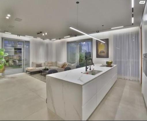 אורי אלמוג 1 (קרית רבין)