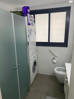 י"א באדר 10 (מתחם נגבה)