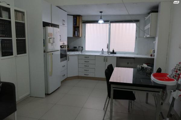 השניים 27 (פרדס כץ ויסודות)