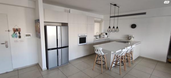 ראול ולנברג 4 (רחובות החדשה)