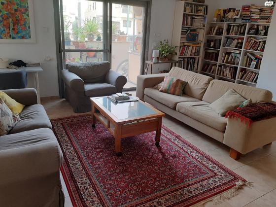 שדרות מנחם בגין 8 (נאות הראשונים)