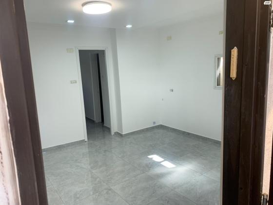 הרב יוסף צוברי 18 (נוה אליעזר)