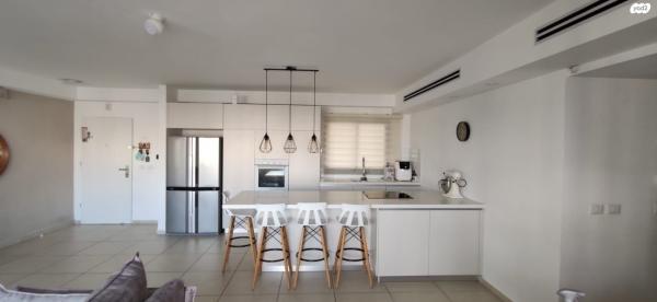 ראול ולנברג 4 (רחובות החדשה)