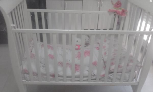 מיטת תינוק של "משכל" מיטת תינוק "משכל"