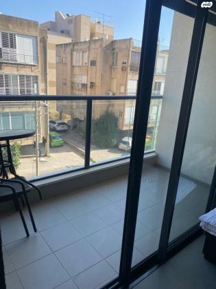 י"א באדר 10 (מתחם נגבה)