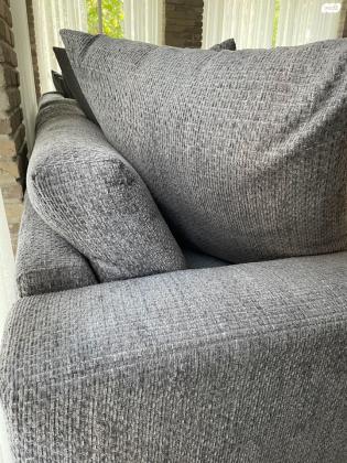 ספה רביצה בת שנה, מפנקת