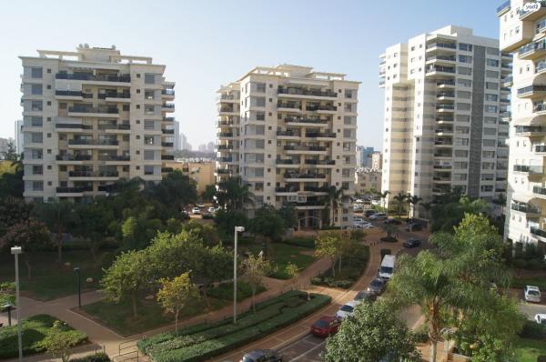 מגורי חיים כהן 4 (נאות שקד)