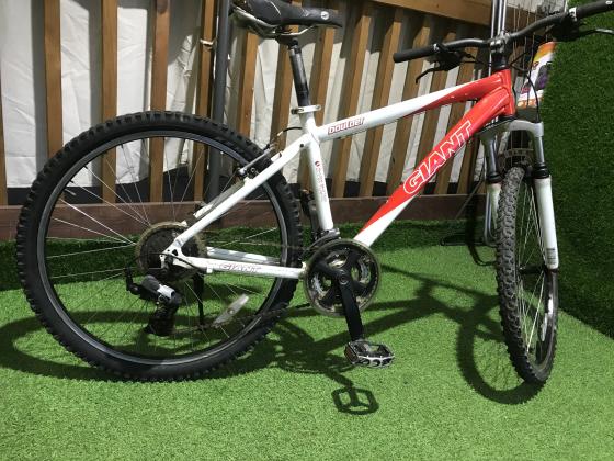 אופני הרים שיכוך מלא של חברת giant