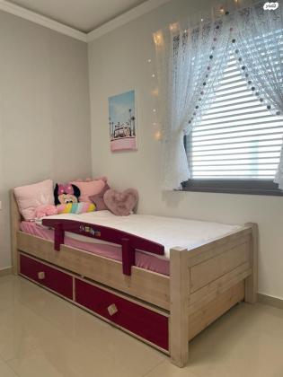 שידת איפור מקסימה תלויה עם