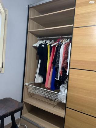 ארון הזזה של איקאה בעל