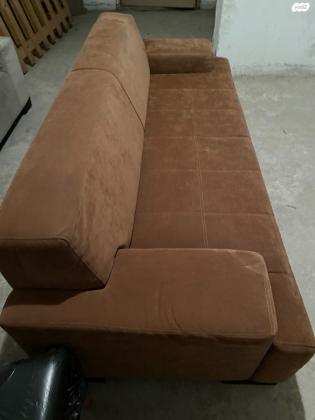 ספה בצבע חמרה במצב חדיש