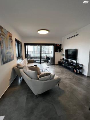 נעמי שמר 9 (מתחם קוממיות)