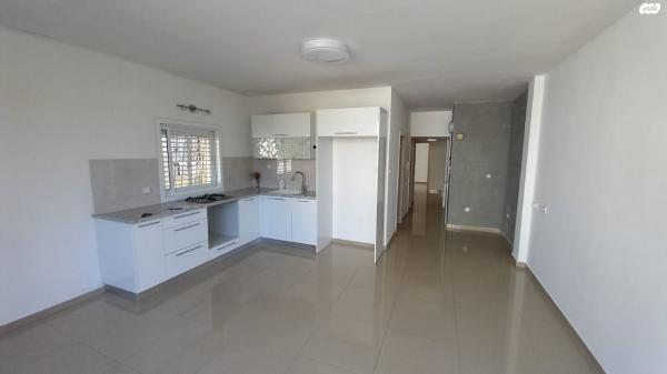 בן ציון ישראלי 15 (נאות רחל)