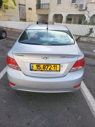 יונדאי i25 (2013)