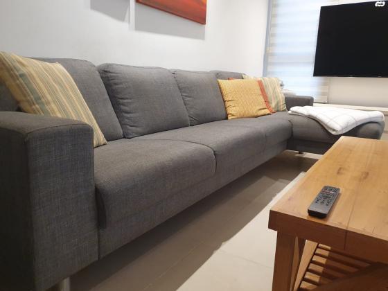 שתי ספות ארוכות של שמרת