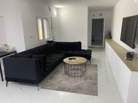 קיבוץ גלויות 28 (גבעת נשר)