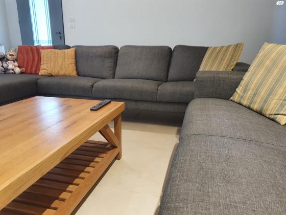 שתי ספות ארוכות של שמרת