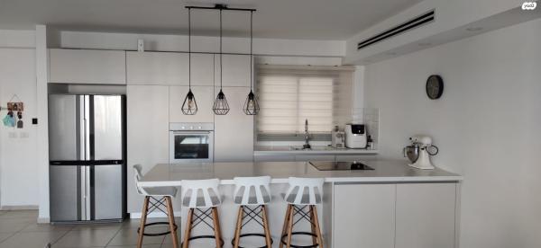 ראול ולנברג 4 (רחובות החדשה)