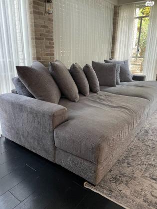 ספה רביצה בת שנה, מפנקת