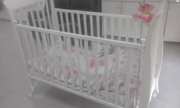 מיטת תינוק של "משכל" מיטת תינוק "משכל"