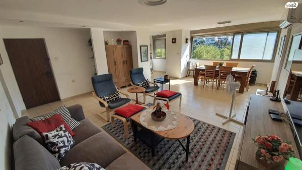 בלום לאון 6 (רמת הדר)