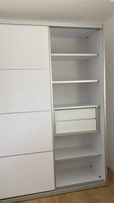 ארון של רהיטי כרמל במצב