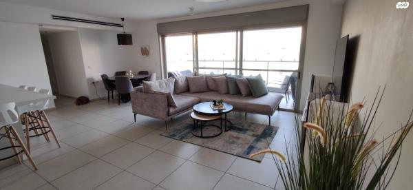 ראול ולנברג 4 (רחובות החדשה)