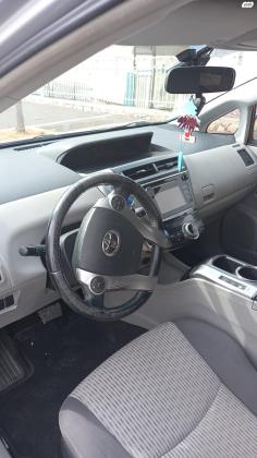 טויוטה פריוס פלוס הייבריד (2017)