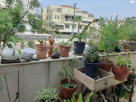 שדרות מנחם בגין 8 (נאות הראשונים)