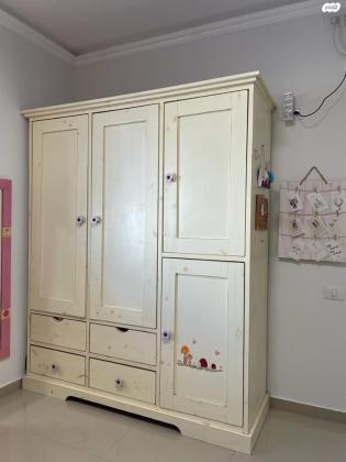 שידת איפור מקסימה תלויה עם