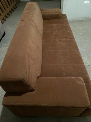 ספה בצבע חמרה במצב חדיש