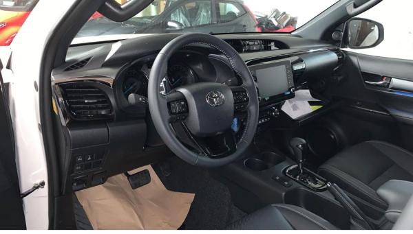 טויוטה היילקס 4X4 (2021)