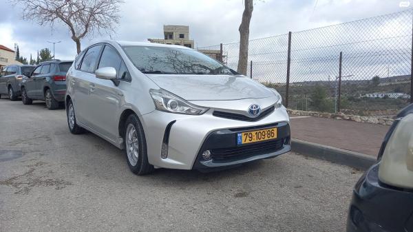 טויוטה פריוס פלוס הייבריד (2017)